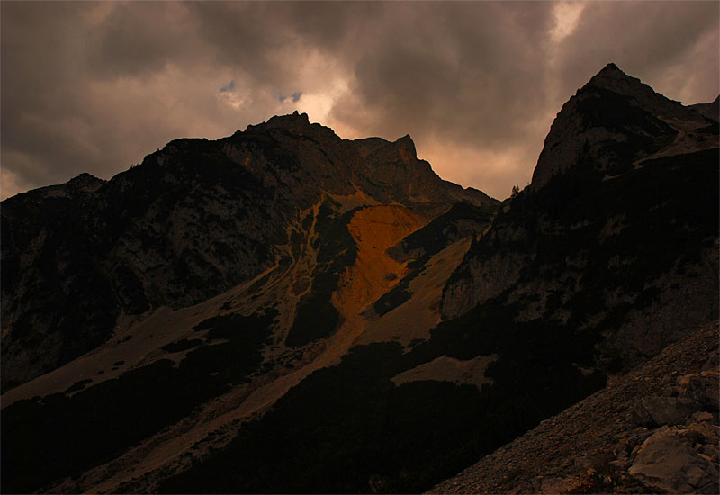 Ocre Sliding Mountains - Dachstein region - Austria © Beate de Nijs